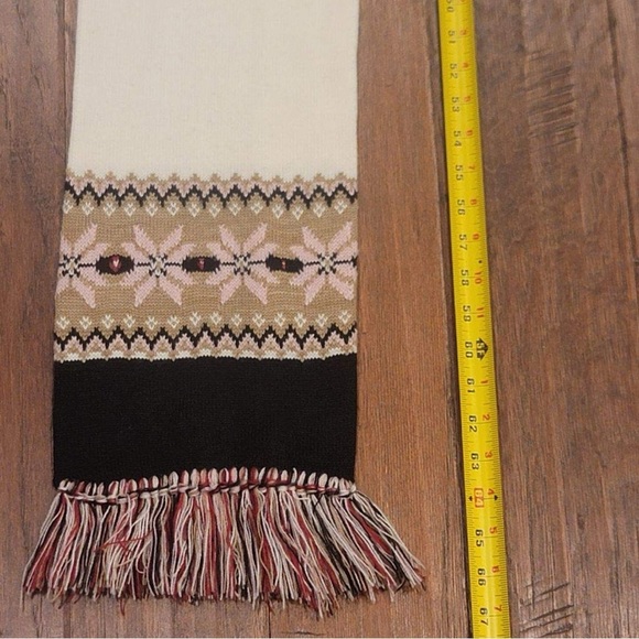 Chic Patterned Scarf with Fringe - Picture 6 of 7